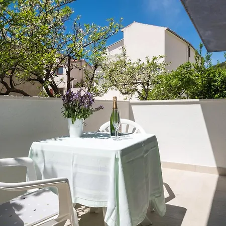 Apartmani Nikola Baska Voda Exterior photo