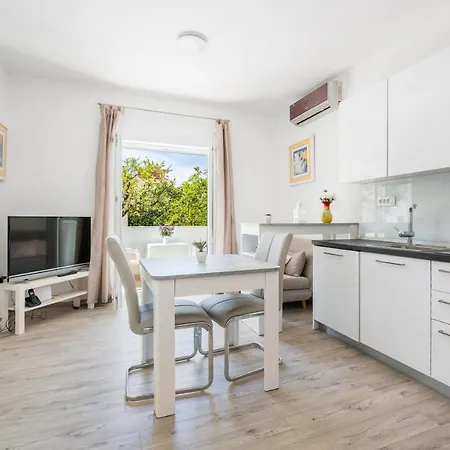 Apartmani Nikola Baska Voda Exterior photo